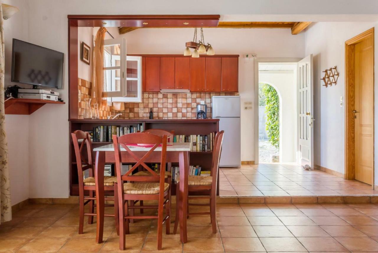 Villa Tassoula Isomata Bagian luar foto
