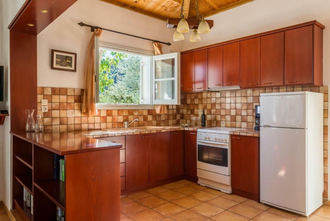 Villa Tassoula Isomata Bagian luar foto