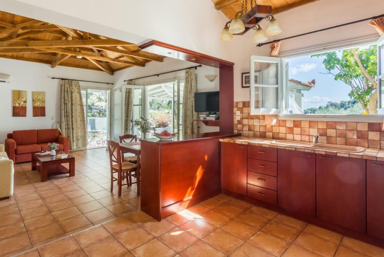 Villa Tassoula Isomata Bagian luar foto